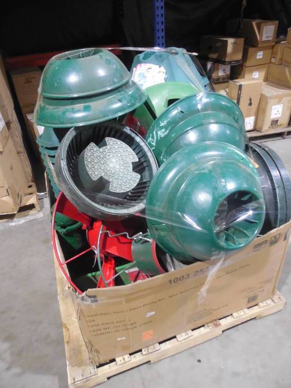 WHOLESALE PALLET LOT OF CHRISTMAS TREE BASE
