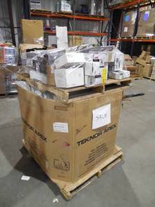 WHOLESALE PALLET LOT OF FAUCETS  CHRISTMAS TREES