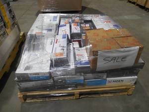 WHOLESALE PALLET LOT OF FAUCETS  TOWEL BARS.