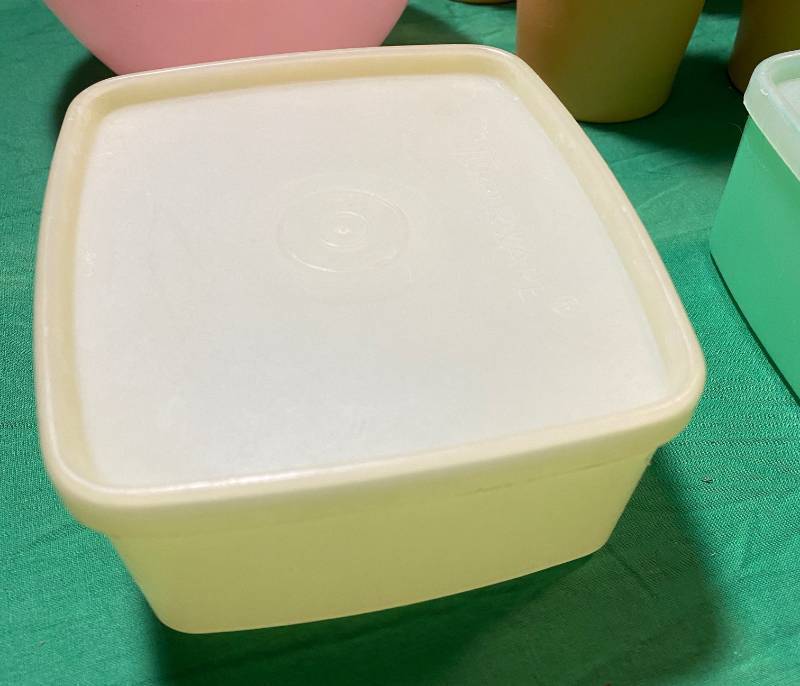 lot 57 image: Vintage Tupperware