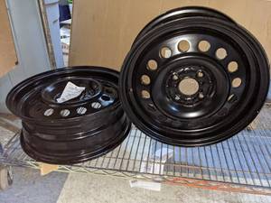 lot 121 image: Set of 2 New Black 5 Lug Rims