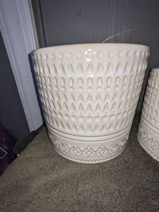 lot 115 image: Set of 2 Butter Yellow Ceramic Planter Pots
