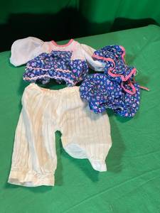 lot 136 image: Vintage Cabbage Patch Doll, Vintage Blue Box Doll & More
