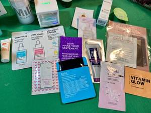 lot 134 image: Full Size & Sample Beauty Products, Make-Up Mirror, Cosmetics Bag,