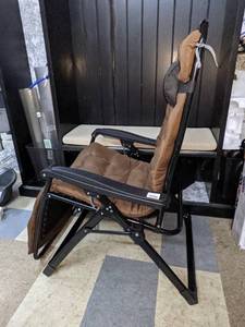 lot 9 image: Quality Mesh Zero Gravity Chair