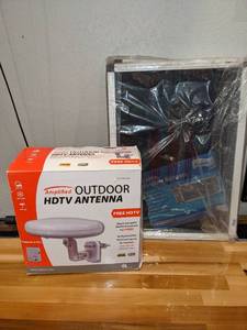 lot 142 image: Adjustable Window Screen & Outdoor HDTV Antenna