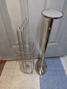 lot 156 image: 2 Toilet Paper Holders wStorage