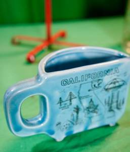 lot 201 image: Vintage A&W Mug, The House on the Rock Mug, Stein and More Collectibles