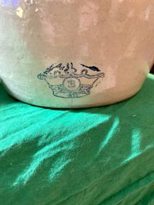 lot 65 image: Vintage Robinson Ransbottom Pottery Blue Crown Bean Pot WHandle Brown & Cream