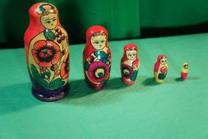 lot 69 image: Russian Matryoshka Hand Painted Nesting Dolls Set of 5 Dolls