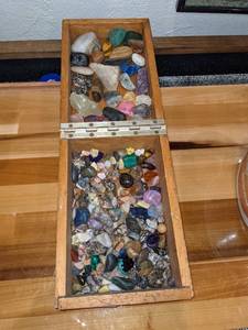lot 176 image: Variety of Unique Polished Stones