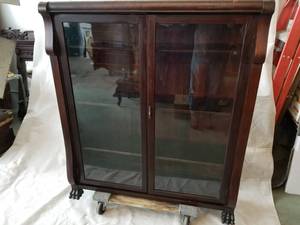 lot 7 image: Antique Mahogany Bookcase