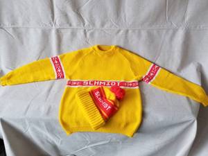 lot 10 image: Vintage Schmidt Brewery Sweater and Cap