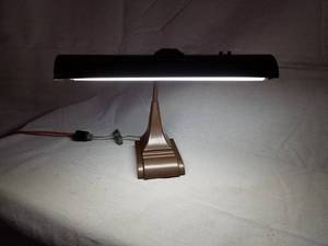 lot 26 image: Vintage Desk Lamp