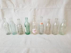 lot 21 image: Antique and Vintage Bottle lot