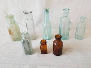 lot 22 image: Antique and Vintage Bottle lot
