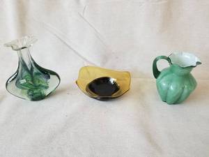 lot 29 image: Art Glass lot
