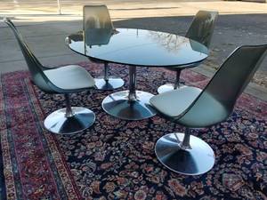 lot 1 image: Mod Chromcraft Saarinen Style Dining Set