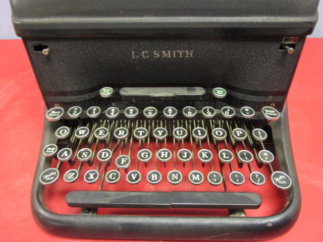 VINTAGE LC SMITH & CORONA SUPER-SPEED TYPEWRITER