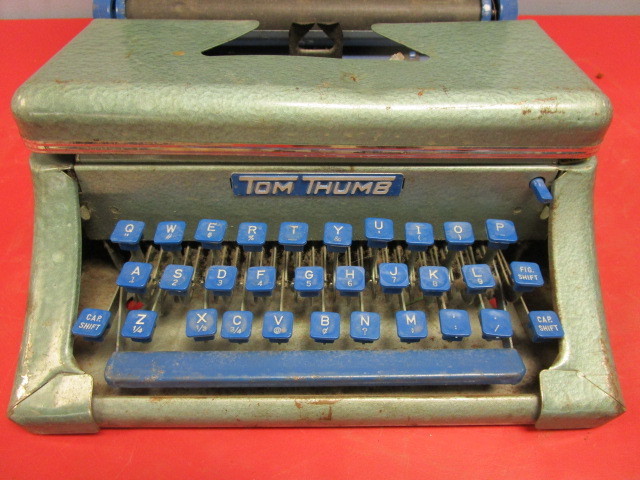 VINTAGE TOM THUMB PORTABLE TYPEWRITER