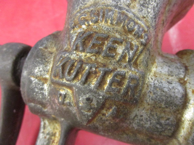 VINTAGE E.C. SIMMONS 22 12 MEAT GRINDER