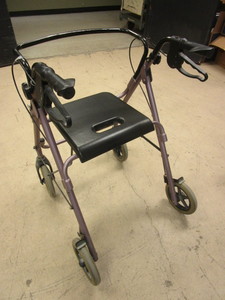 WHEELED WALKER WITH SEAT