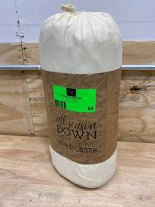 lot 64 image: Down Alternative Comforter Full Queen Ivory Hypoallergenic