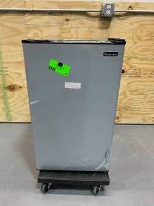 lot 44 image: MAGIC CHEF 4.4 cu. ft. Mini Fridge in Stainless Look