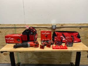 lot 10 image: Lot of Milwaukee