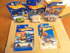 Lot of 5 Hot Wheels Collectors Val...