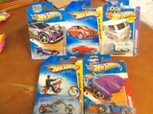 Lot of 5 Hot Wheels Collectors Val...