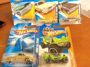 Lot of 5 Hot Wheels Collectors Val...