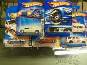 Lot of 5 Hot Wheels Collectors Val...