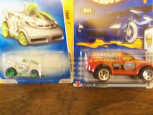 Lot of 2 Hot Wheels Cars 03 Firswt...