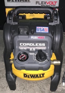 DEWALT FLEXVOLT 2.5 GAL. 60-VOLT MAX BRUSHLESS CORDLESS ELECTRIC AIR COMPRESSOR KIT WITH BATTERY 2 AH AND CHARGER SEE PICS