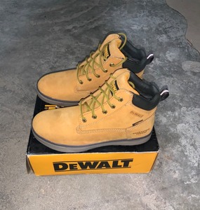 DEWALT MENS HEILX WATERPROOF 6 IN. WORK BOOTS-SOFT TOE- WHEAT SIZE 8 (W) SEE PICTURES
