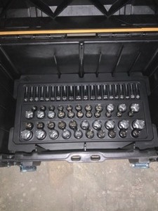 DEWALT MECHANICS TOOL SETS (226-PIECE) WITH TOUGH SYSTEM 22 IN MEDIUM TOOL BOX. SEE PICTURES