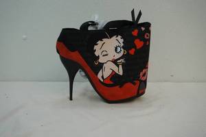 lot 5 image: High Heel purse