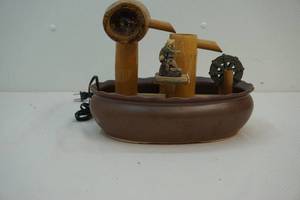 lot 8 image: Table fountain, ceramic bowl