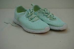 lot 10 image: Reebok shoes