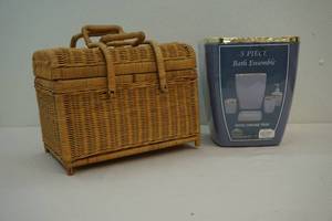 lot 23 image: Basket, new bath ensemble