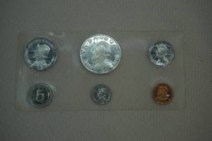 lot 66 image: Uncirculated coin set