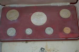 lot 69 image: Bahamas Islands coin set