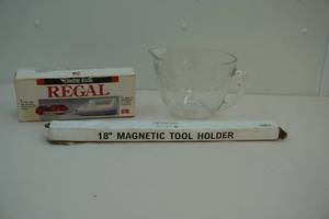 lot 79 image: Electric knife, tool holder, measuring bowl