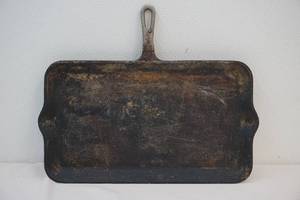lot 87 image: Campfire griddle pan