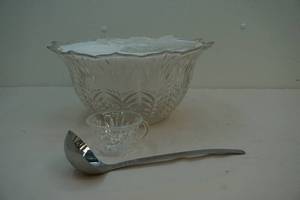 lot 89 image: Punch bowl, cups, ladle