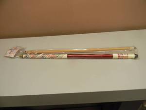 lot 5 image: VINTAGE 20 12oz BUDWEISER POOL CUE - BUD LABEL CUE - NEW IN CASE - COOL PIECE - SEE PICTURES
