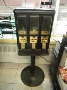 lot 16 image: VINTAGE Seaga 44 Black Cast Iron Triple Head Standing Candy & Gumball Vending Machine - NICE - AWESOME PIECE - SEE PICTURES