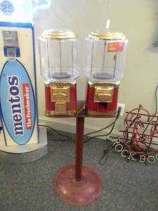 lot 17 image: VINTAGE DOUBLE GUMBALLCANDY MACHINE WITH METAL STAND & KEY - NICE VERY COOL PIECE - SEE PICTURES