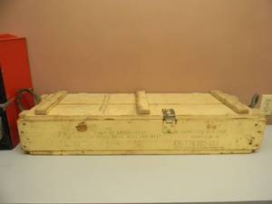 lot 47 image: VINTAGE U.S. MILITARY WOODEN 105MM HOWITZER AMMO AMMUNITION CRATE BOX - AWESOME PIECE - APPROX 38W 8H 12D - SEE PICTURES